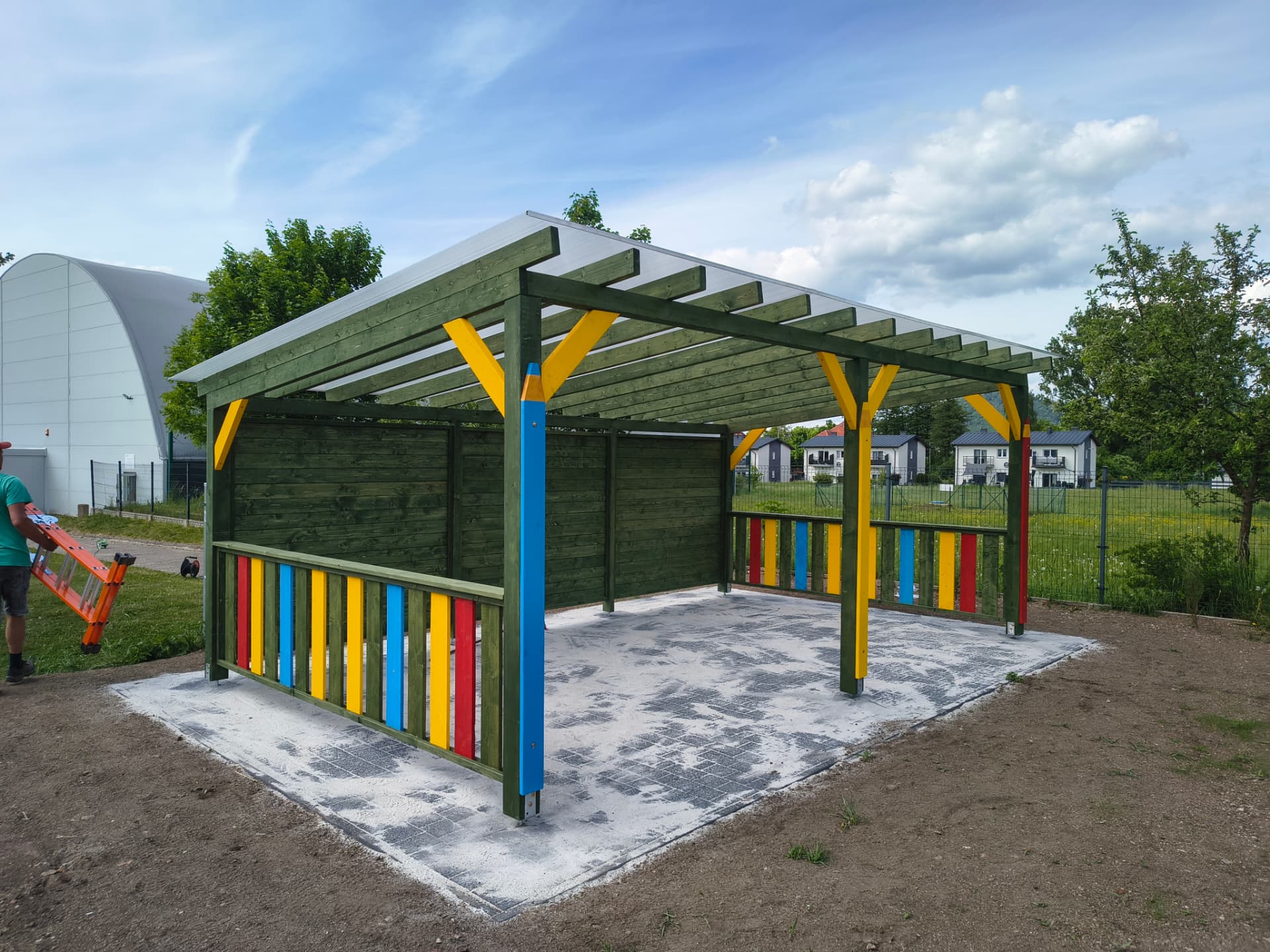 Gotowa altana przedszkolna zamontowana na terenie placówki